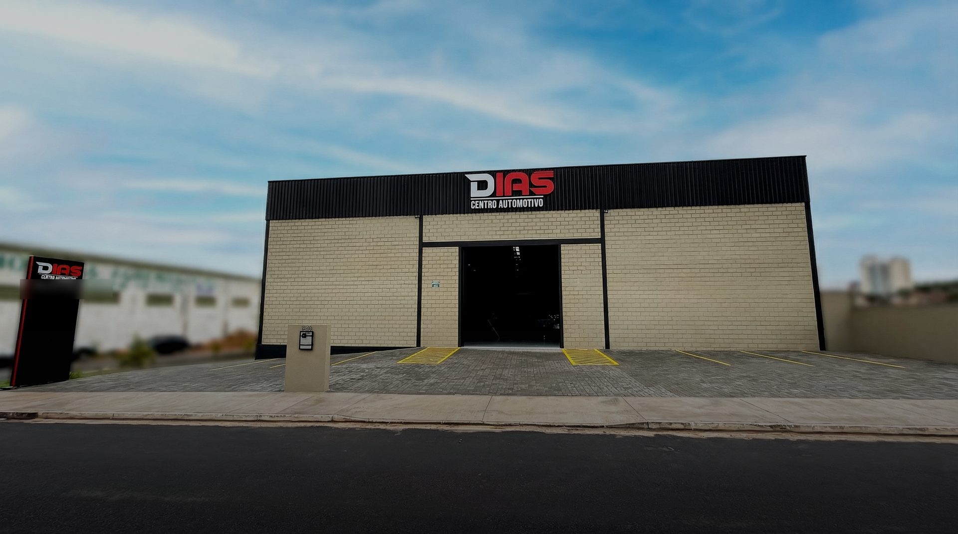 Fachada da Dias Centro Automotivo em Uberlândia